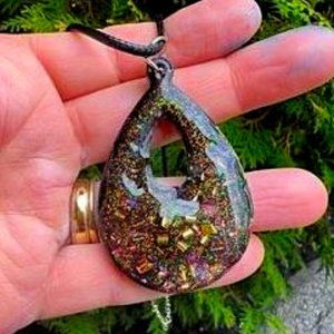 resin necklace bronze/purple with gold bead inlay